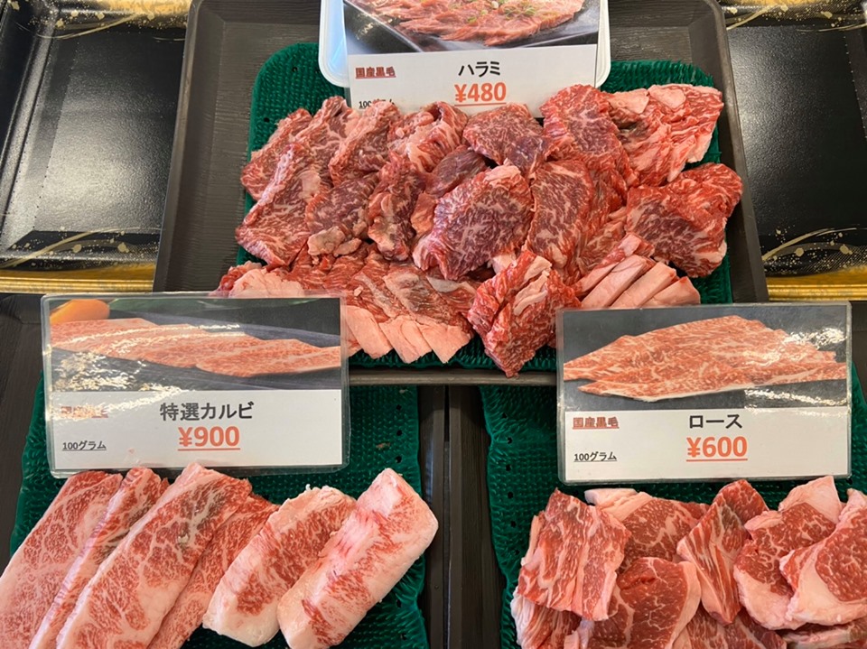 高石市、精肉店の大津屋ではロースやハラミ、タンなどの新鮮でおいしいお肉の販売をしています。